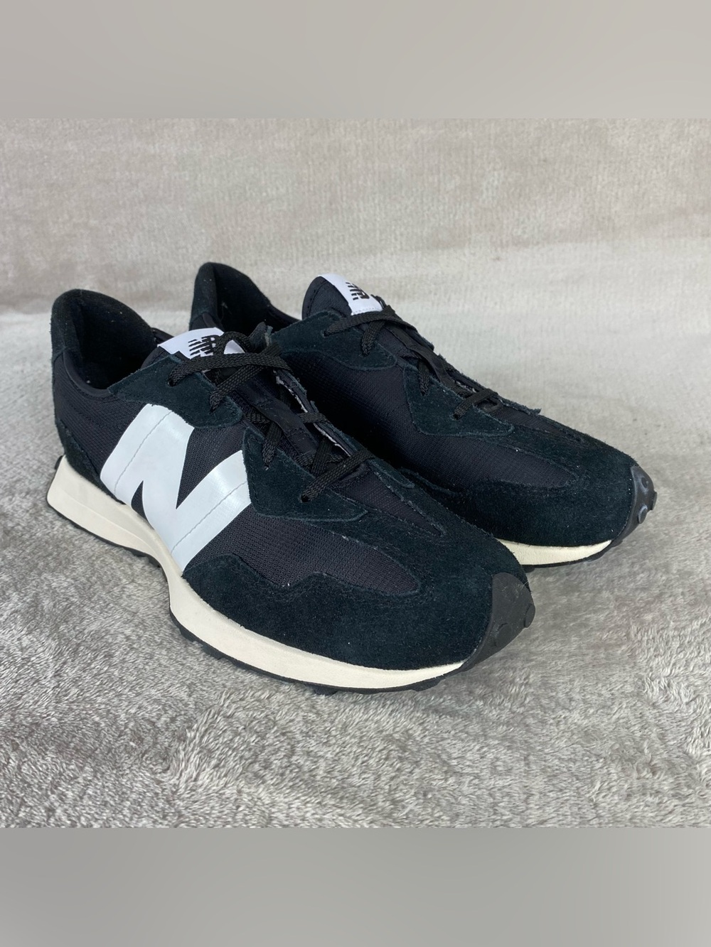 New Balance 327 Classic Girls 7 Womens 8.5 Black White Suede Running Shoes NEW